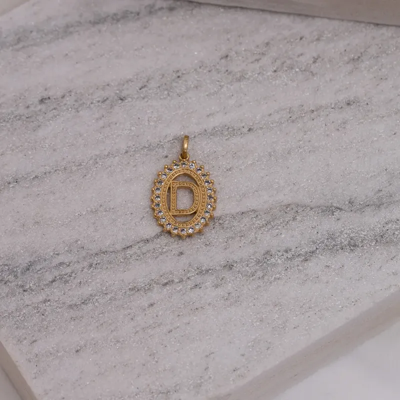 PINGENTE LETRA D LISA COM ZIRCÔNIA BANHO OURO 18K