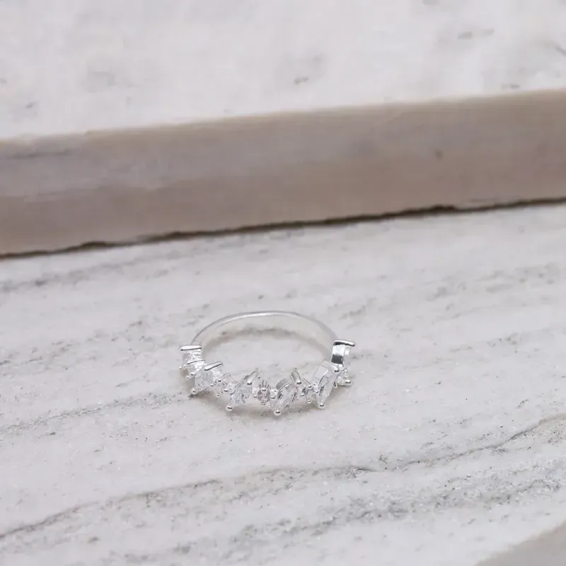 ANEL COROA DELICADO COM ZIRCÔNIAS BANHO PRATA