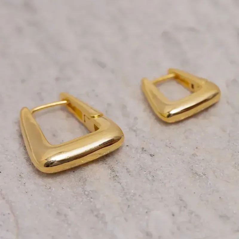 BRINCO ARGOLA RETANGULAR ABAULADO LISO P BANHO OURO 18K