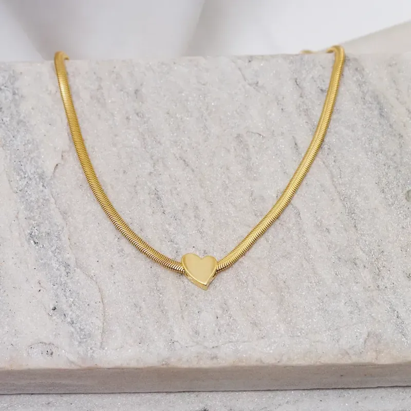 CHOKER FIO ALEMÃO COM CORAÇÃO BANHO OURO 18K
