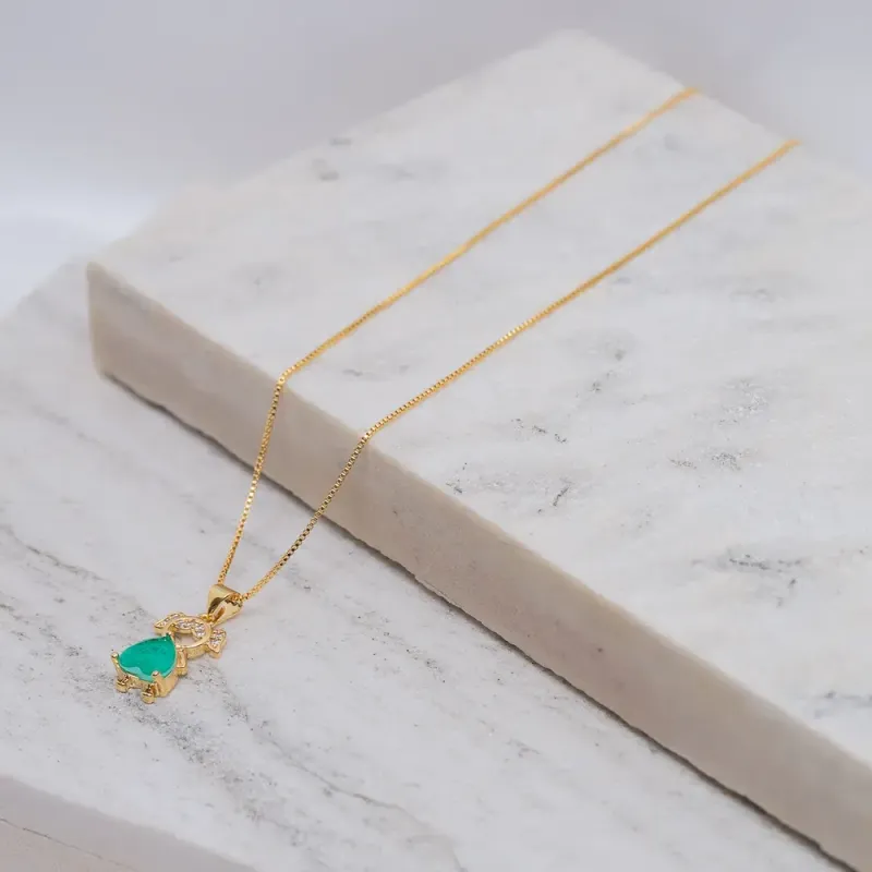 COLAR FILHOS MENINA COM PEDRA VERDE TIFFANY BANHO OURO 18K