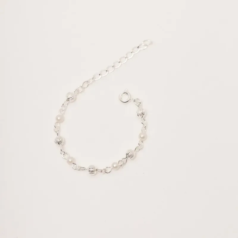 PULSEIRA INFANTIL BOLINHA FOSCA COM PÉROLA BANHO PRATA