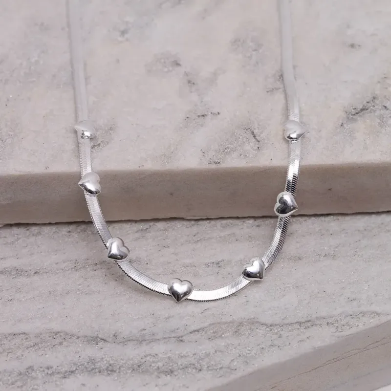 CHOKER FITA COM CORAÇÃO LISAS BANHO PRATA