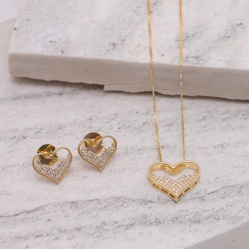 CONJUNTO CORAÇÃO VAZADO COM ZIRCÔNIA BANHO OURO 18K