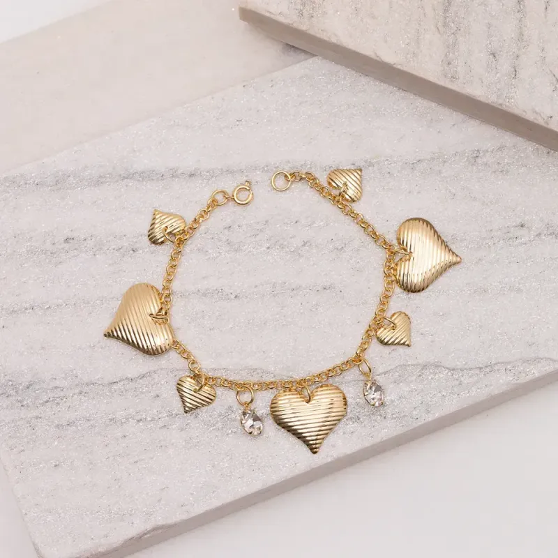 PULSEIRA COM PINGENTE CORAÇÕES BANHO OURO 18K