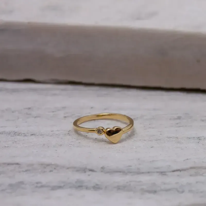 ANEL CORAÇÃO COM PONTO DE LUZ BANHO OURO 18K