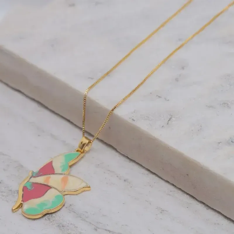 COLAR BORBOLETA ESMALATADA COLORIDA BANHO OURO 18K