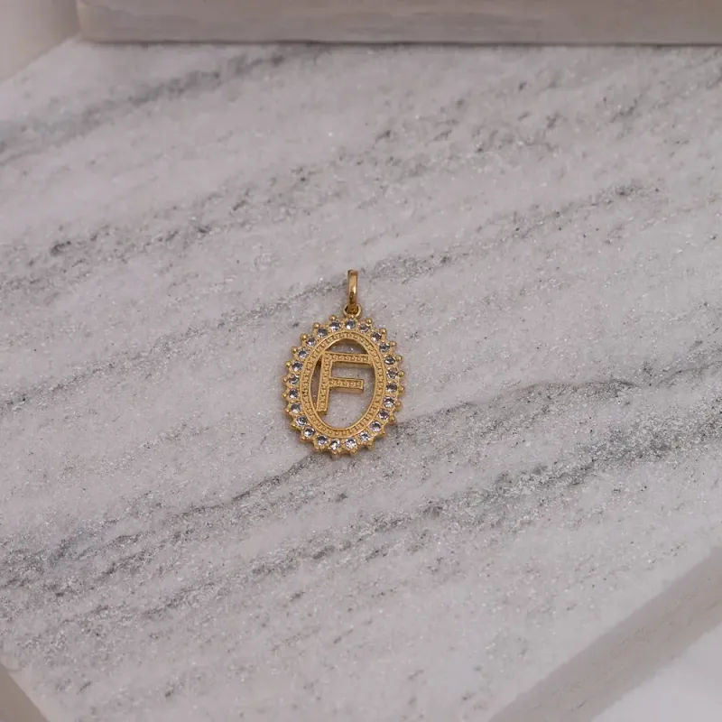 PINGENTE LETRA F COM ZIRCÔNIA BANHO OURO 18K