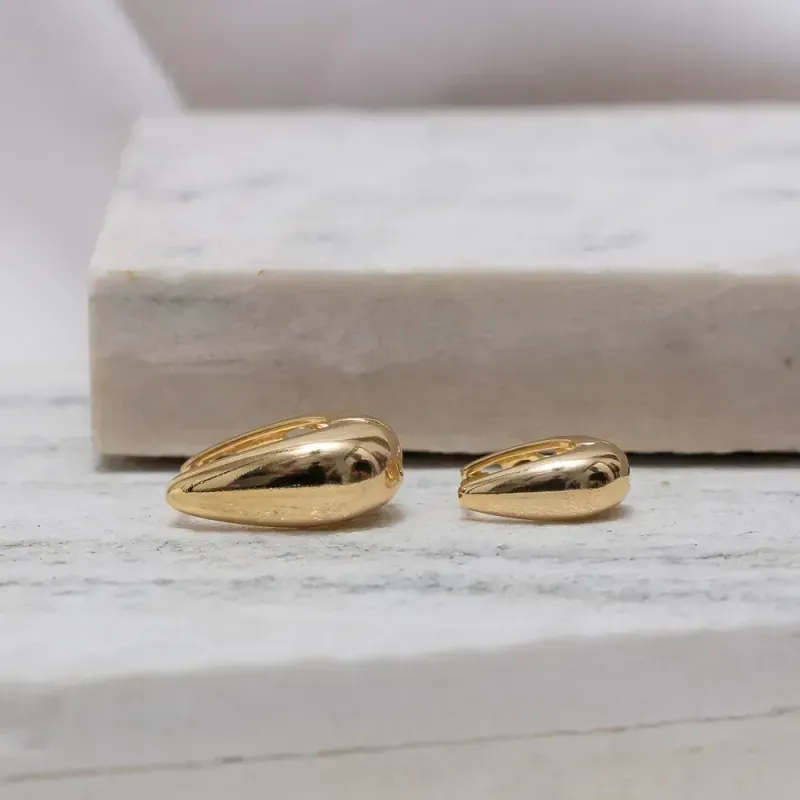 BRINCO ARGOLA OVAL LISA G BANHO OURO 18K