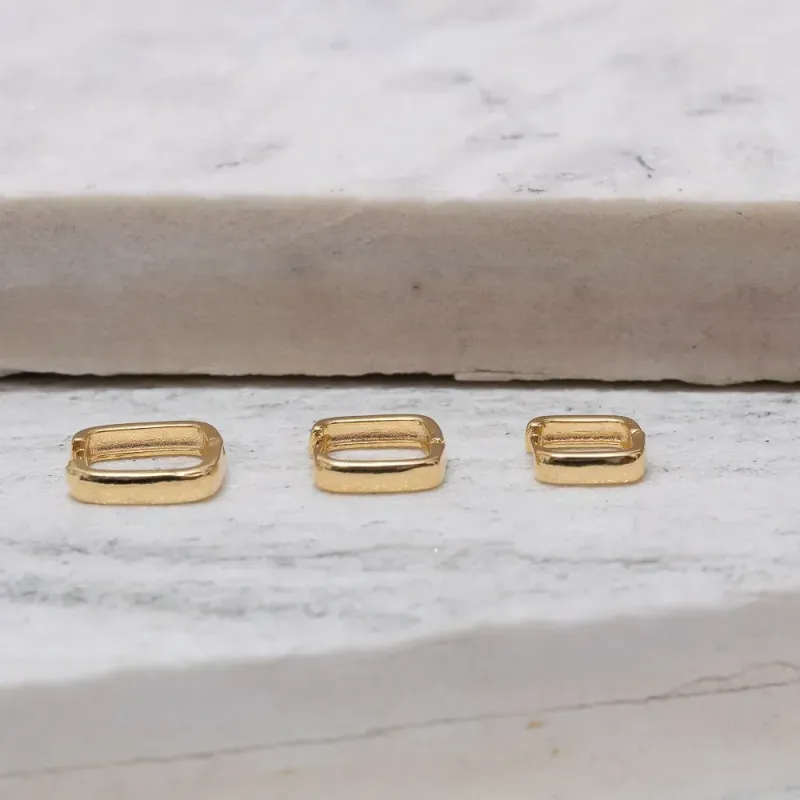 BRINCO ARGOLA QUADRADA LISA P BANHO OURO 18K