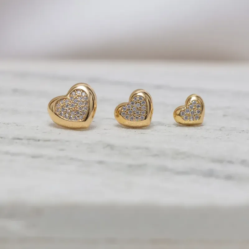 BRINCO CORAÇÃO P COM ZIRCÔNIAS BANHO OURO 18K