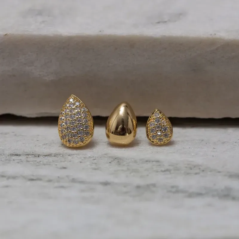 BRINCO GOTA P CRAVEJADO COM ZIRCÔNIAS BANHO OURO 18Kf