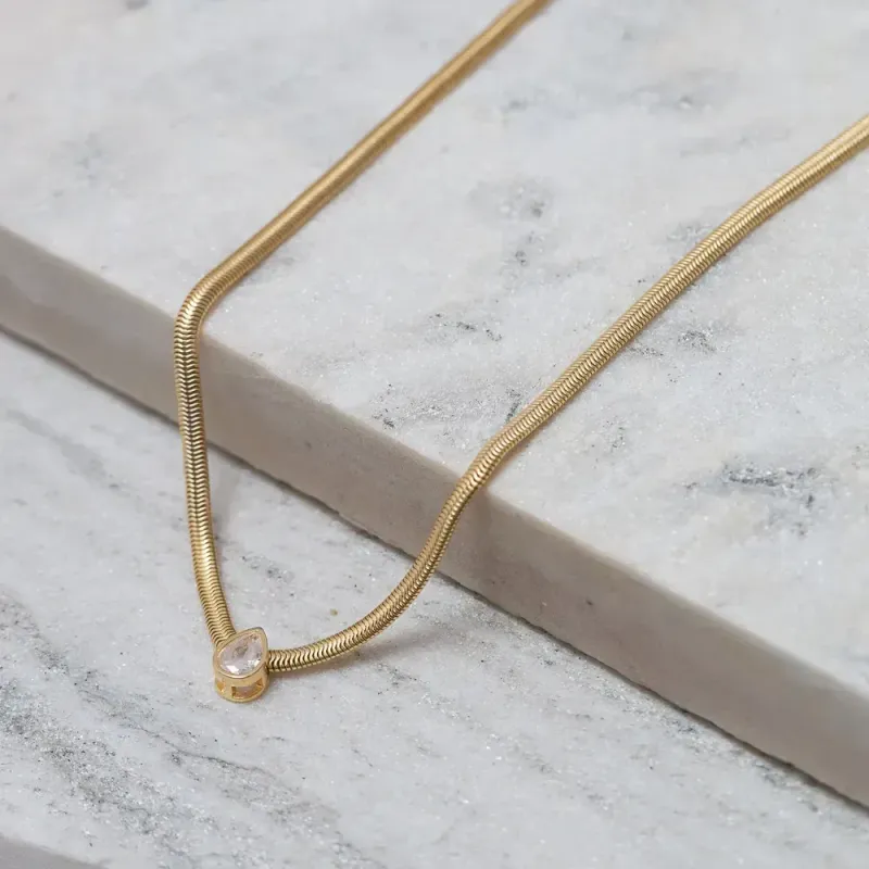 CHOKER MALHA ALEMÃ COM GOTA CRISTAL BANHO OURO 18K