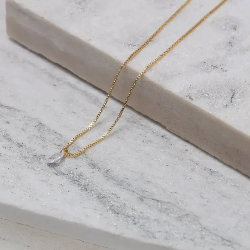 COLAR PONTO DE LUZ CRISTAL OVAL BANHO OURO 18K