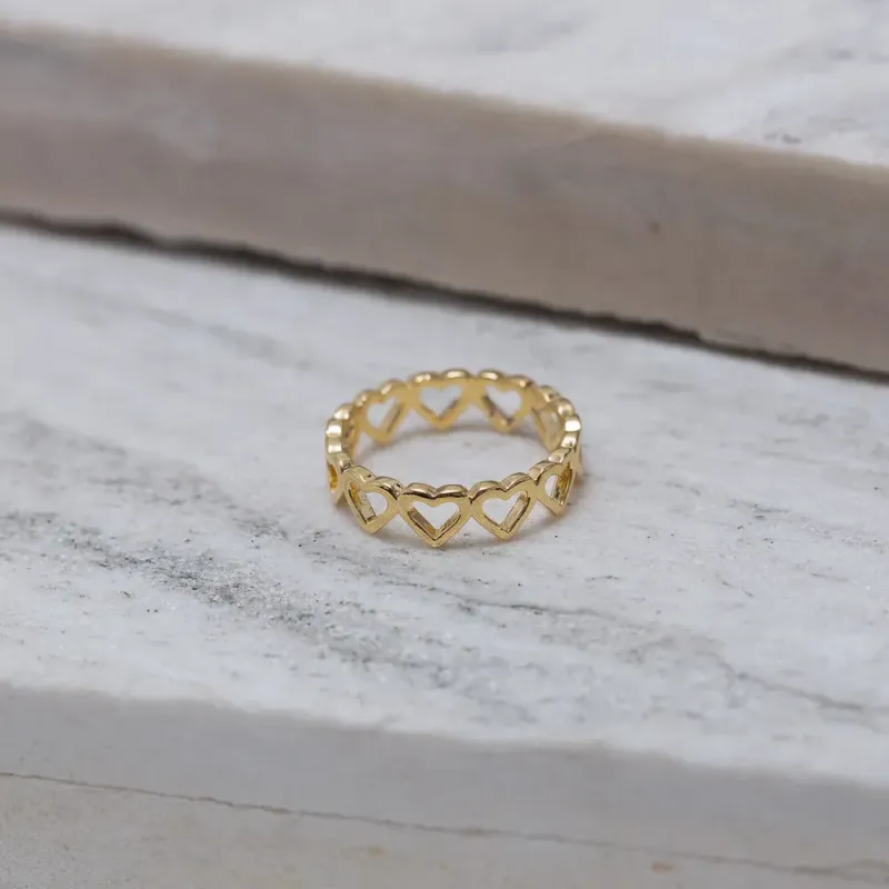 ANEL CORAÇÕES LISOS VAZADOS BANHO OURO 18K