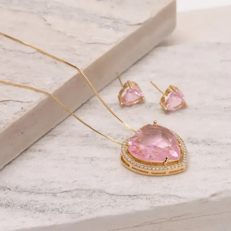 CONJUNTO CORAÇÃO COM PEDRA ROSA CLARO BANHO OURO 18K