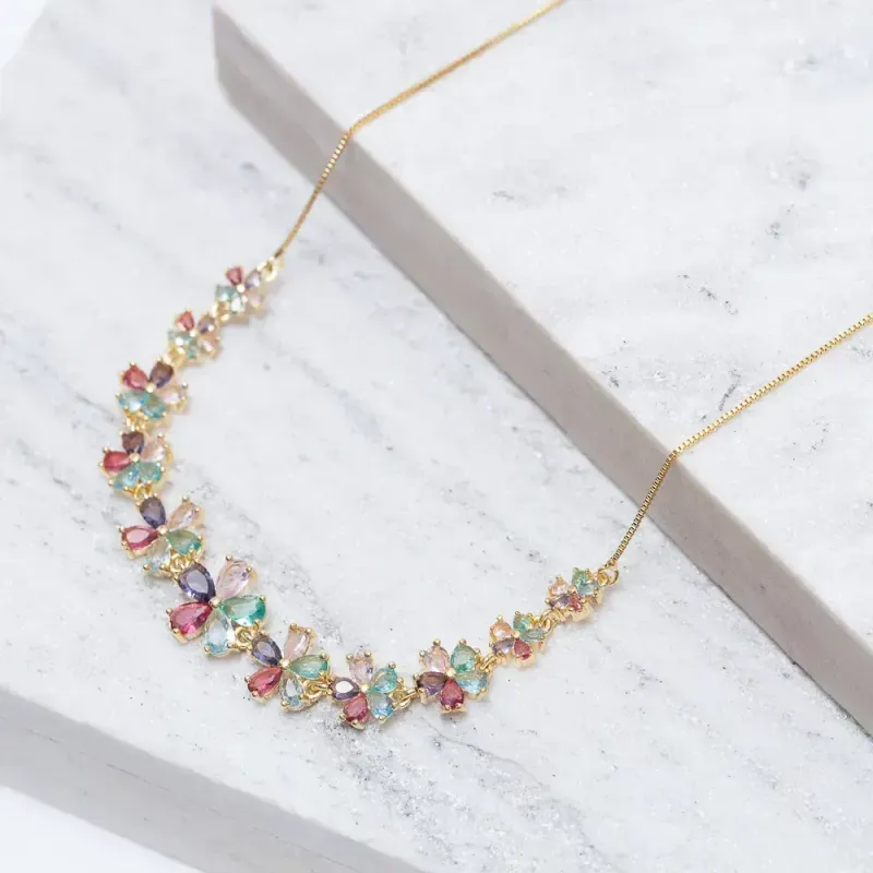 COLAR FLOR COM PEDRAS COLORIDAS BANHO OURO 18K