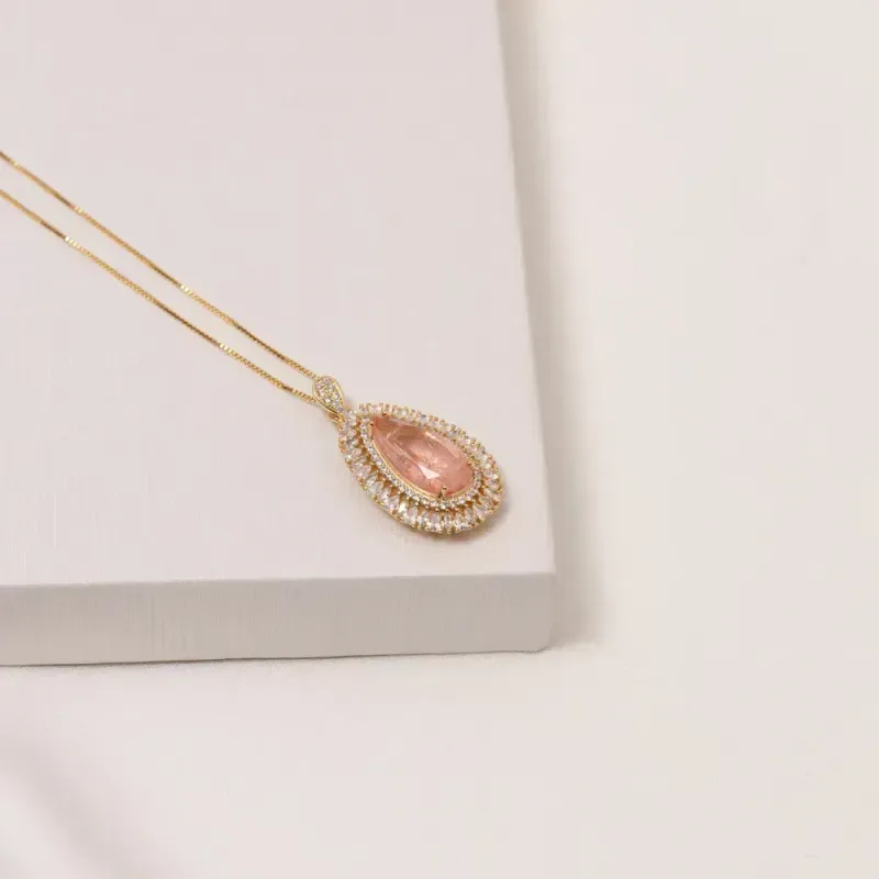 COLAR GOTA COM ZIRCÔNIAS E PEDRA PEACH M BANHO OURO 18K