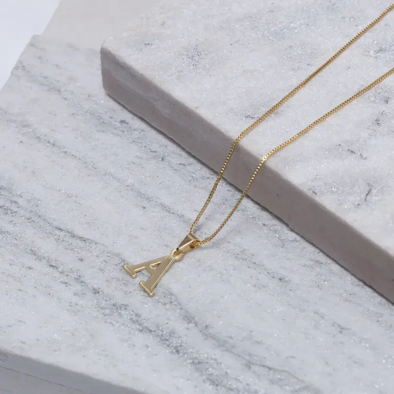 COLAR PINGENTE LETRA A LISA BANHO OURO 18K