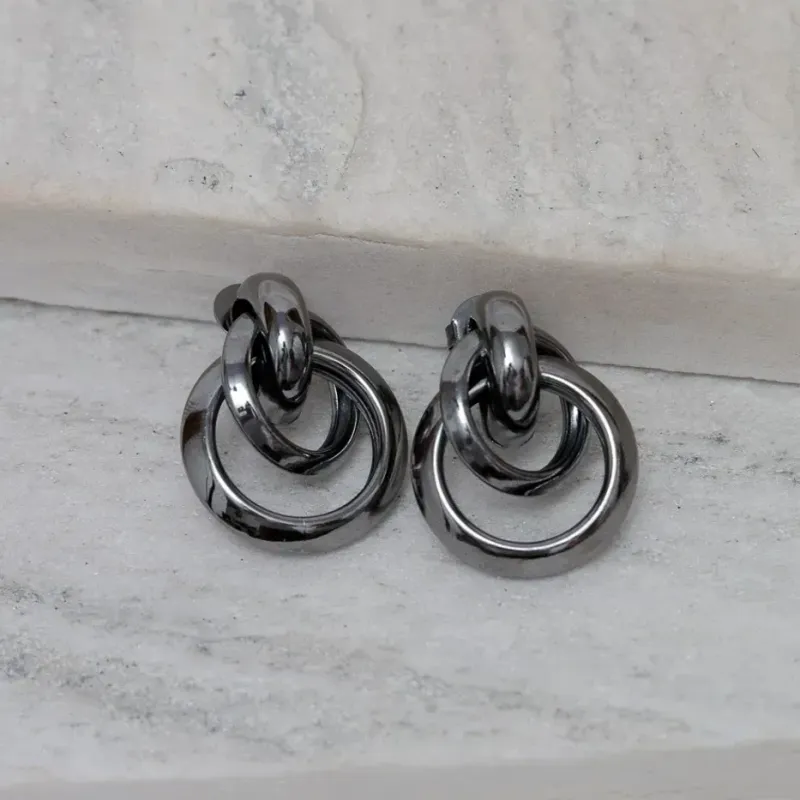 BRINCO ARGOLA TRIPLA LISA M BANHO RÓDIO NEGRO
