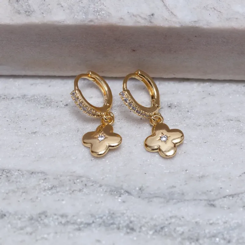 BRINCO ARGOLINHA VIRGINIA LISO COM ESTRELINHA BANHO OURO 18K