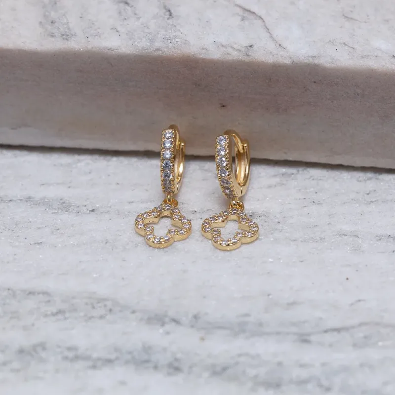 BRINCO ARGOLINHA VIRGINIA VAZADA CRAVEJADA BANHO OURO 18K