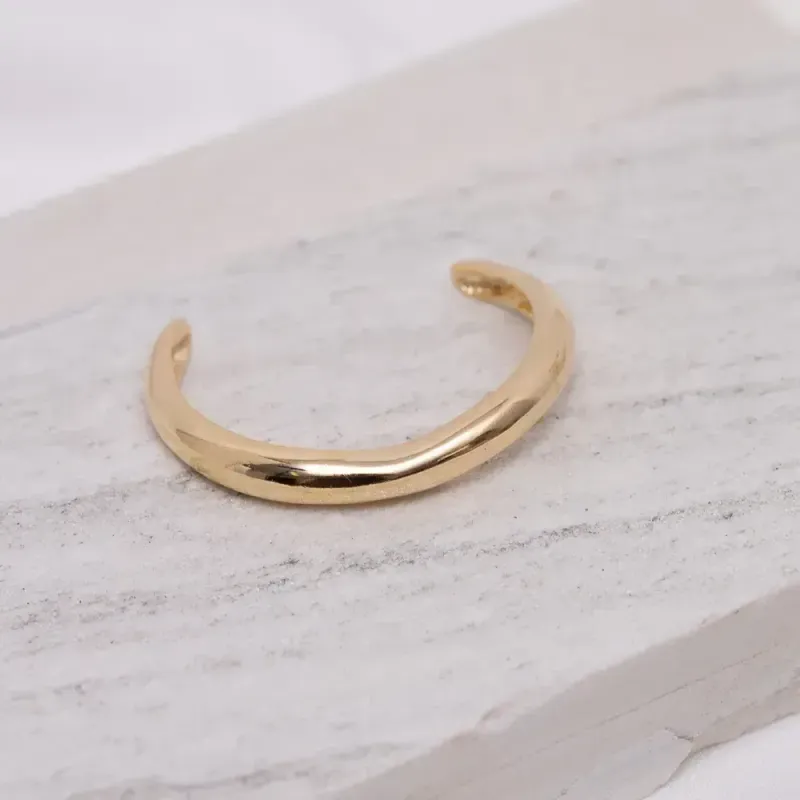 BRACELETE LISO ORGÂNICO GROSSO BANHO OURO 18K