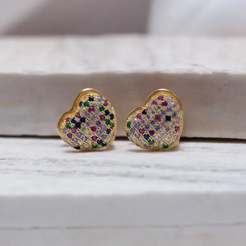 BRINCO ARGOLA CORAÇÃO COM ZIRCÔNIAS COLORIDAS BANHO OURO 18K