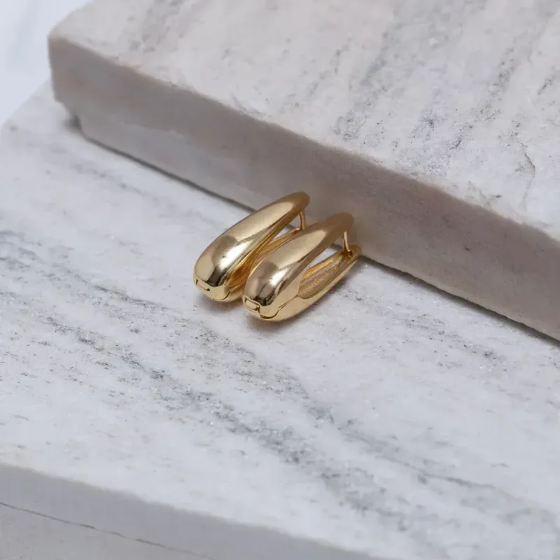 BRINCO ARGOLA GOTA LISA BANHO OURO 18K