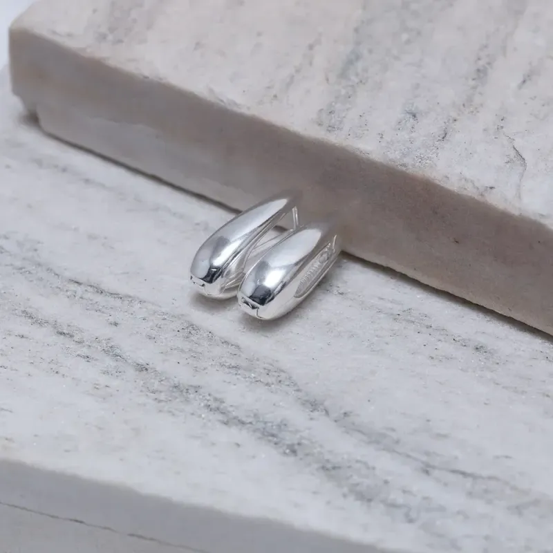BRINCO ARGOLA GOTA LISA BANHO PRATA