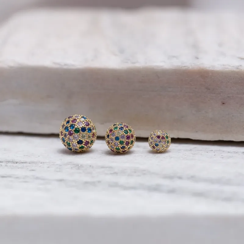 BRINCO BOLINHA M CRAVEJADA COLORIDA BANHO OURO 18K