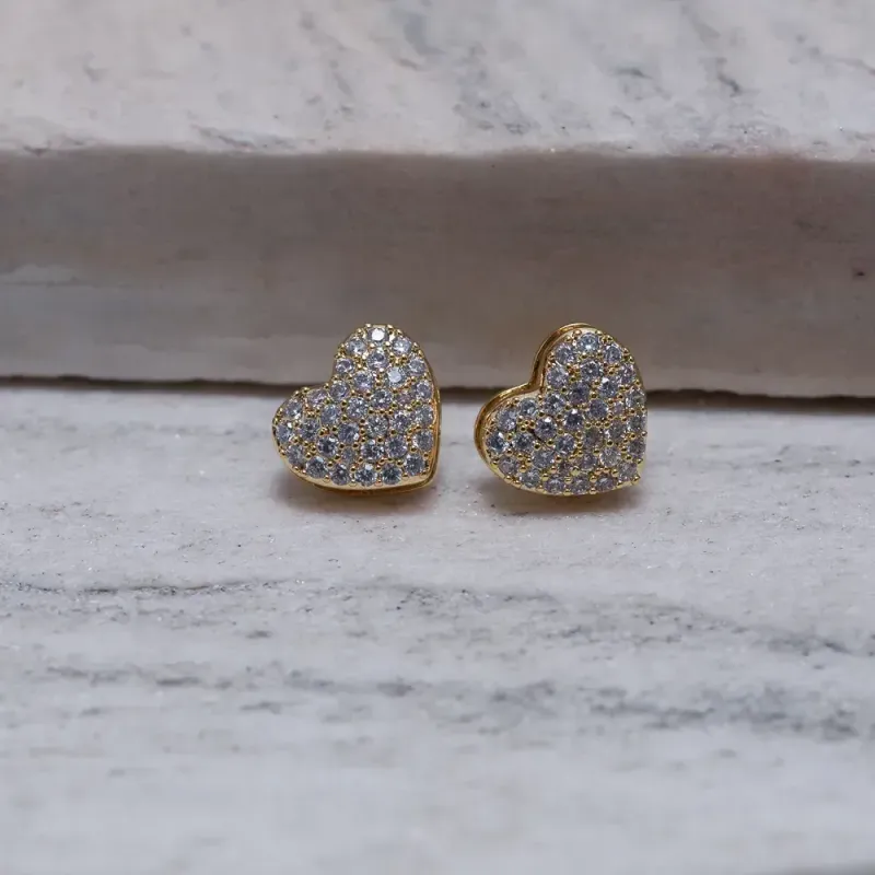 BRINCO CORAÇÃO CRAVEJADO BANHO OURO 18K