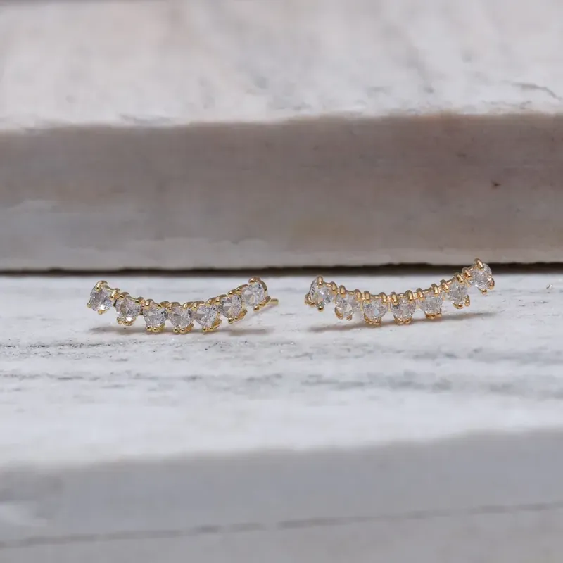 BRINCO EAR CUFF CORAÇÕES CRISTAIS BANHO OURO 18K