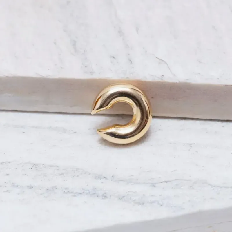 BRINCO FAKE ABAULADO BANHO OURO 18K