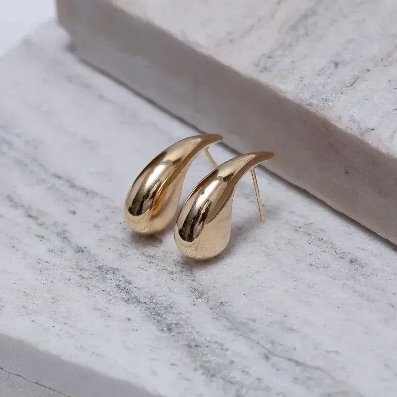 BRINCO GOTA FINA ABAULADA M BANHO OURO 18K