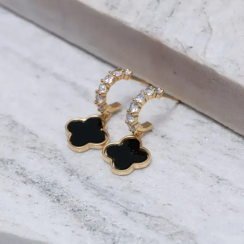 BRINCO MEIA ARGOLA VIRGINIA PRETO BANHO OURO 18K