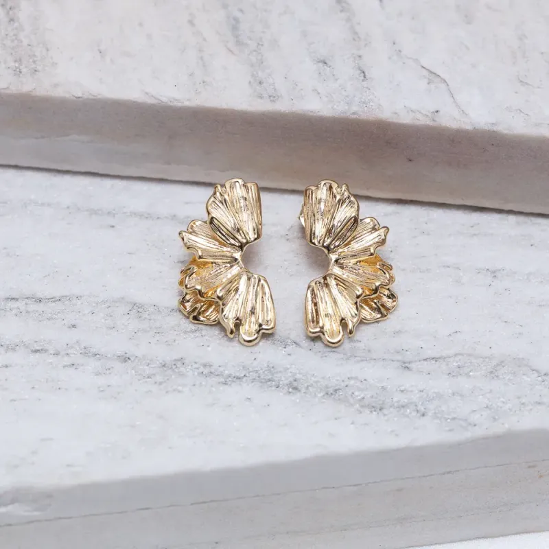 BRINCO MEIA FLOR BANHO OURO 18K