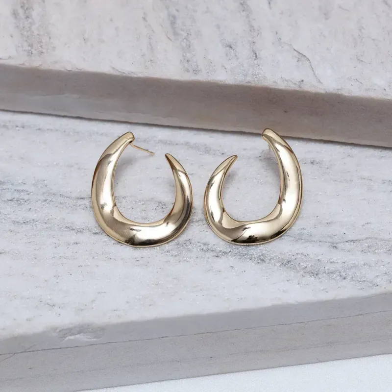 BRINCO ORGÂNICO FINO BANHO OURO 18K