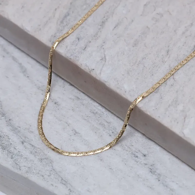 CHOKER FITA MARTELADA BANHO OURO 18K
