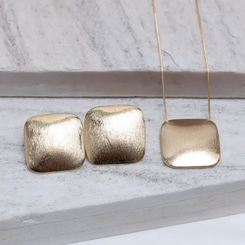 CONJUNTO LONGO QUADRADO RISCADO BANHO OURO 18K
