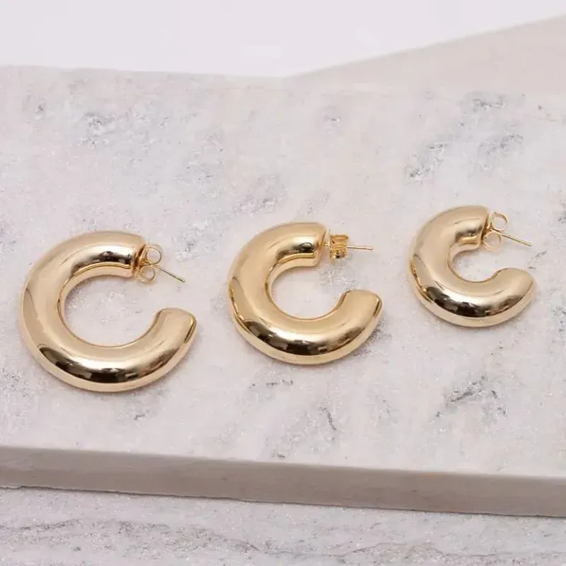 BRINCO ARGOLA GRANDE ABAULADA BANHO OURO 18K