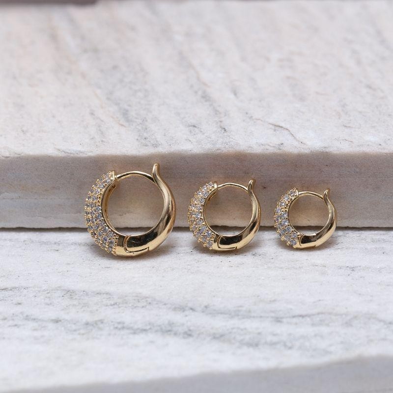 BRINCO ARGOLA SEMI HARPA M CRAVEJADA BANHO OURO 18K