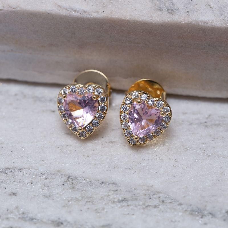 BRINCO CORAÇÃO P COM PEDRA ROSA CLARO BANHO OURO 18K