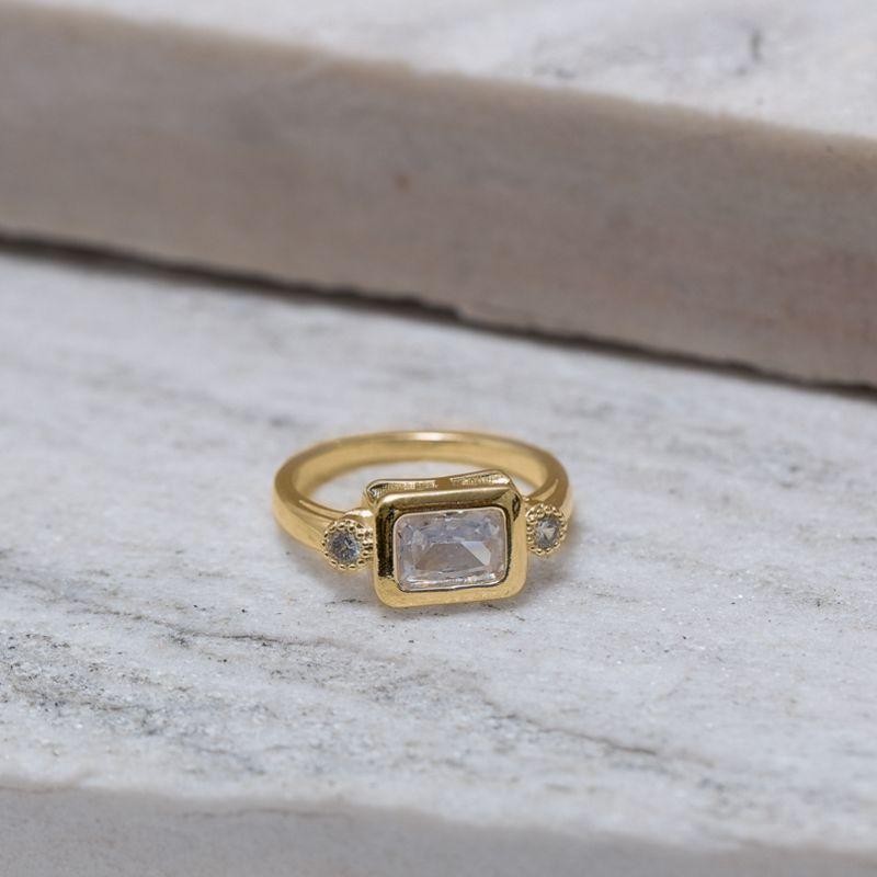 ANEL QUADRADO COM PEDRA CRISTAL BANHO OURO 18K
