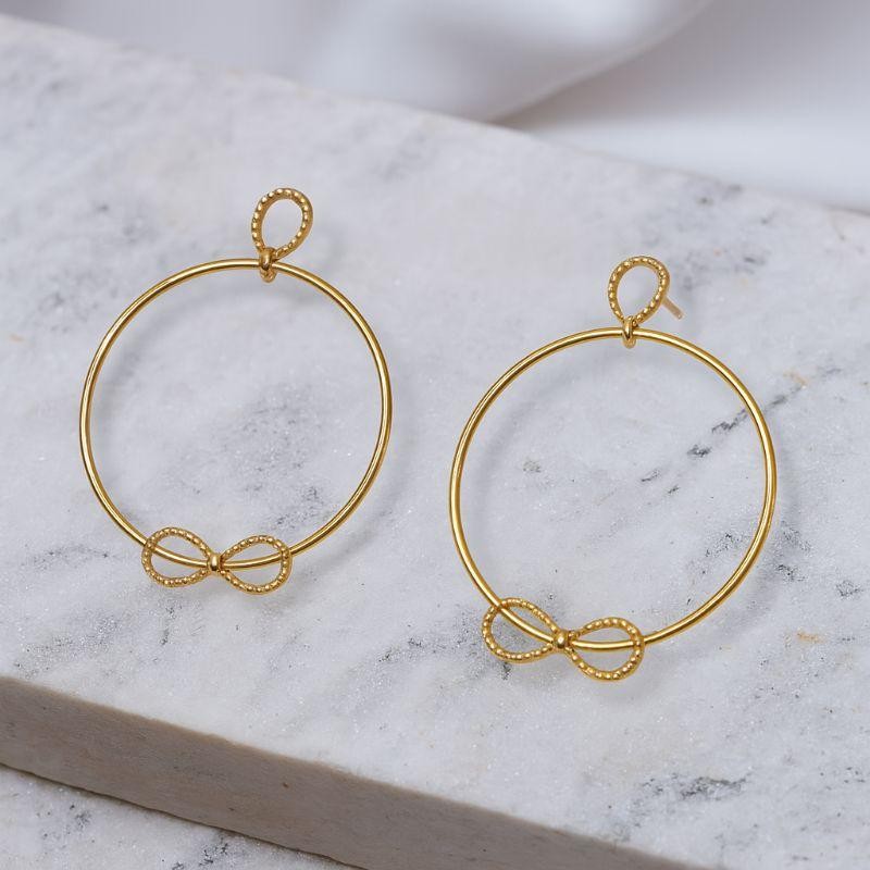 BRINCO ARGOLA LISO COM LAÇO BANHO OURO 18K