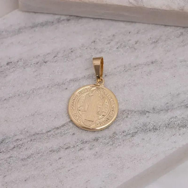 PINGENTE MEDALHA SÃO BENTO GROSSA BANHO OURO 18K