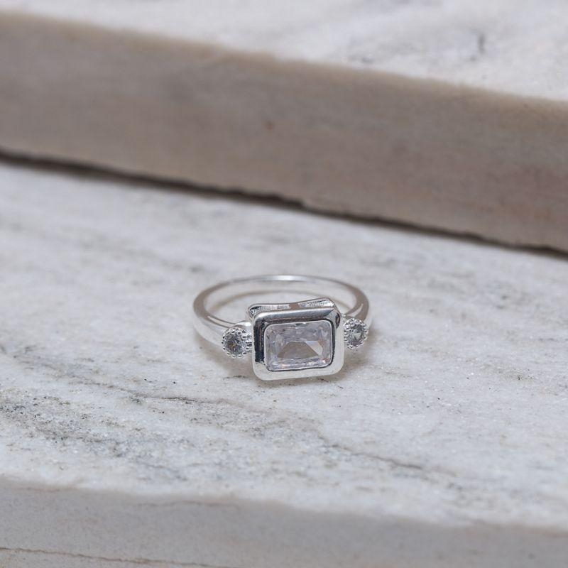 ANEL QUADRADO COM PEDRA CRISTAL BANHO PRATA