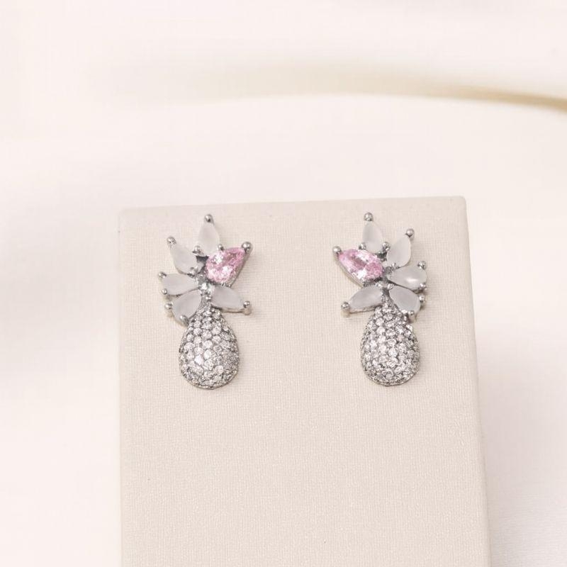 BRINCO ABACAXI CRAVEJADO COM ZIRCÔNIAS BANHO PRATA