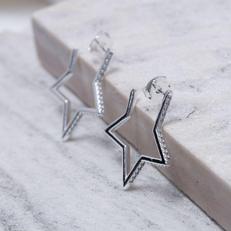 BRINCO ARGOLA ESTRELA CRAVEJADA BANHO PRATA