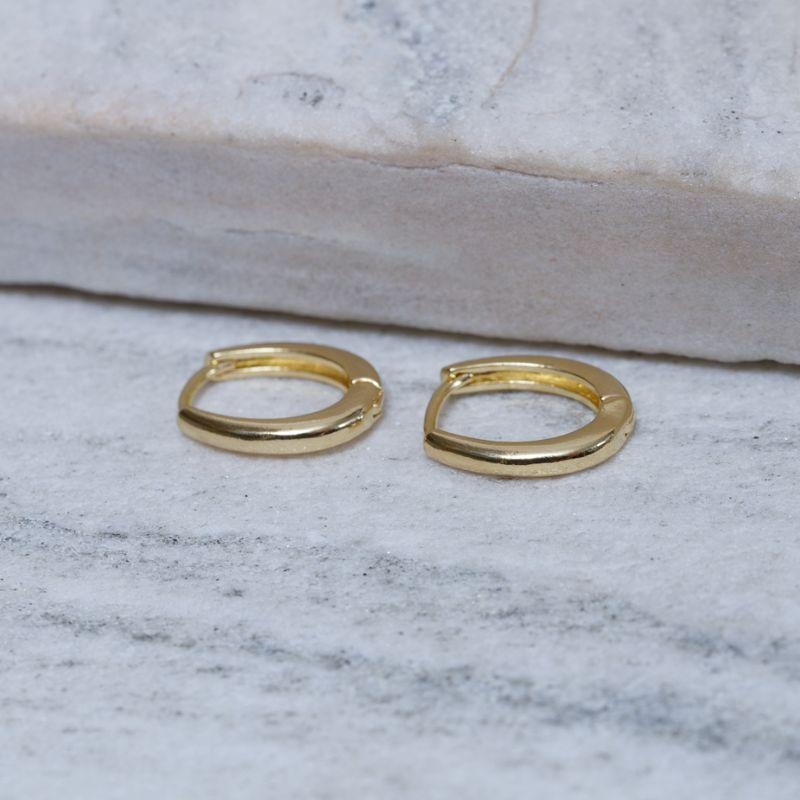BRINCO ARGOLA M OVAL LISA BANHO OURO 18K